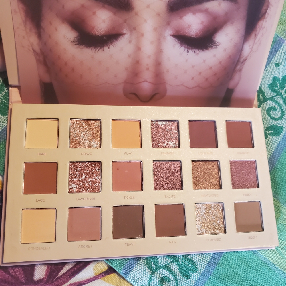 HUDA BEAUTY Nude Eyeshadow Palette with Pink and Brown Hues - Picture 2 of 4